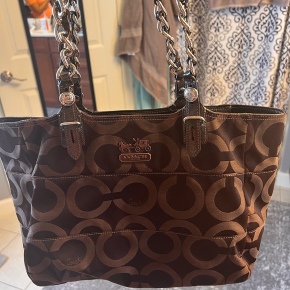 Medium Size Coach Brown “block C” pattern. Great used condition. - Picture 1 of 10